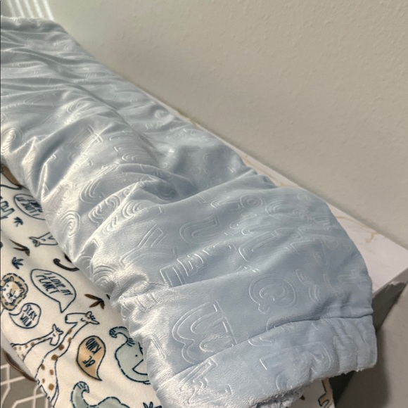 Bedding Set - - Picture 2 of 4